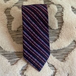CM Gold Series Tie NWOT purple stripes